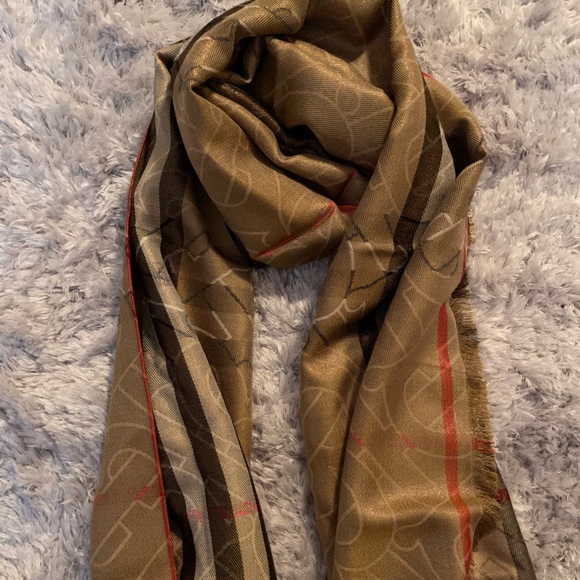 Burberry monogram check scarf - Picture 9 of 13